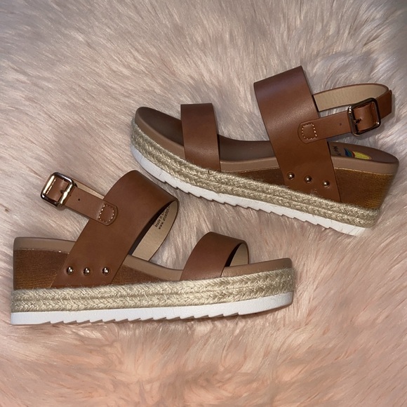 Maui Island Wedge Sandal - Picture 1 of 11